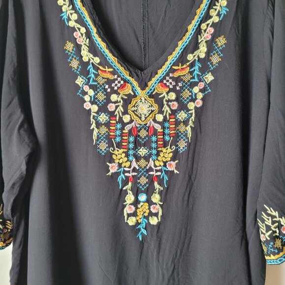 Emery Rose Colorful Floral Embroidered Boho Blouse - Picture 4 of 8